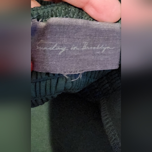 SUNDAY IN BROOKLYN One-Shoulder TOP Smocked Back Front Ruffle Green  medium EUC - Picture 2 of 13